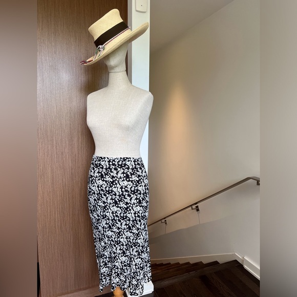 AUDREY 3+1  - floral flattering skirt - Picture 2 of 4